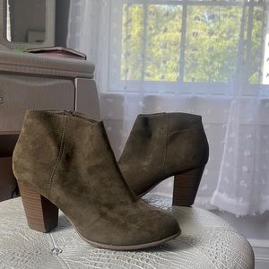 Old Navy Dark Army Green Chunky Heels, Size 8, 3 inches high